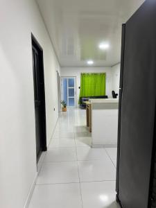 a hallway with a kitchen and a living room at Cabaña linamar in Coveñas