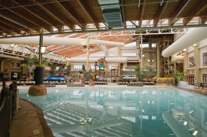 a large swimming pool in a large building at Club Wyndham Great Smokies Lodge in Sevierville