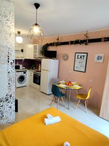 a kitchen and dining room with a table and chairs at Sole Di Mare Agia Triada in Agia Triada