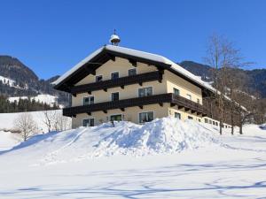 a house on top of a pile of snow at Klein Hintermühltalhof in Itter