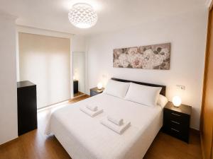 a bedroom with a white bed with two white pillows at RELAX VIVEIRO in Viveiro