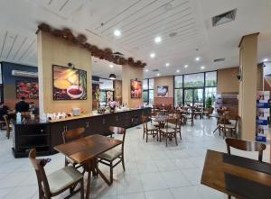 a dining room with tables and chairs in a restaurant at Tropical Executive Hotel in Manaus