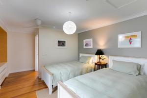 a bedroom with two beds and a ceiling at Stablebase in Albany