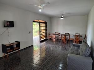 a living room with a couch and a table and chairs at Area de Lazer Rural in Ribeirão Preto