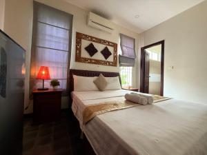 a bedroom with a large white bed in a room at Sunset View Guest House in Siem Reap +67 photos