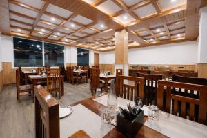 a dining room with tables and chairs in a restaurant at Avasa Boutique Hotel Manali in Manāli