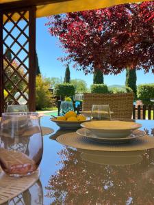 a table with plates and glasses on top of it at RelaxHomeHoliday in Panicale