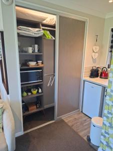 a room with a closet with a sliding door at Ra-ata Farm in Rangiora