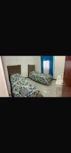 a small bedroom with two beds and a table at Cabaña Kuarahy in Empedrado