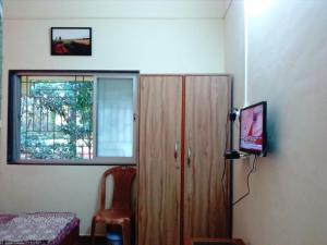 TV a/nebo společenská místnost v ubytování Hotel Anjali Lodge Malvan