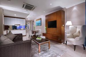 TV in/ali zabaviščno središče v nastanitvi The Grove Suites by Grand Aston