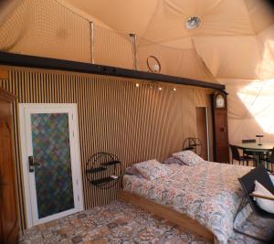 a bedroom with a large bed in a tent at Nuit Insolite dôme Reinette tout confort in Châtenois