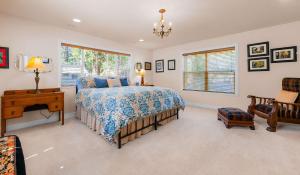 a bedroom with a bed and a desk and a window at Royal Retreat Quiet & Cozy in South Lake Tahoe