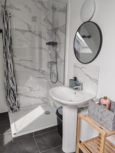 a white bathroom with a sink and a shower at YDIWEN Maison Tregunc in Trégunc +27 photos