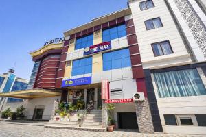 a building with a sign that reads the max at FabHotel The Max in Lucknow