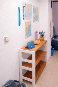 a desk in a room with a wall at ESTUDIO Torrevieja P & A - Piscina y Playa La Mata 3 min in La Mata