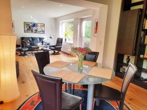 a dining table and chairs in a living room at Modern apartment Selm Cappenberg in Selm