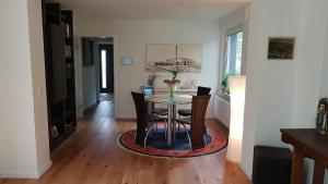 a dining room with a table and chairs at Modern apartment Selm Cappenberg in Selm