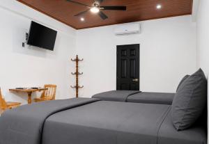 a bedroom with a bed and a ceiling fan at Hotel Loma Linda in Ocotal
