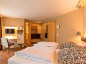 Postel nebo postele na pokoji v ubytování Maiers Johanniterbad Ringhotel Rottweil