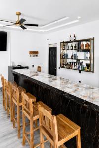 a bar with wooden chairs and a counter at Hotel Loma Linda in Ocotal