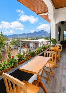 a patio with tables and chairs and a view at Hotel Loma Linda in Ocotal