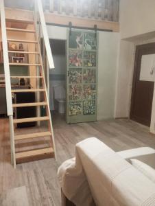 a room with a bunk bed and a stair case at Casa do Peregrino in Advagar