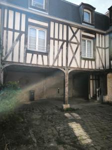 an old building with a garage in front of it at Adresse cachée in Chalons en Champagne