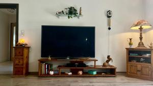 a living room with a large flat screen tv at Heim Lisse in Dietenhofen