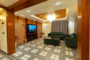 a living room with a couch and a tv at Walnut Village Resort in Pahalgām