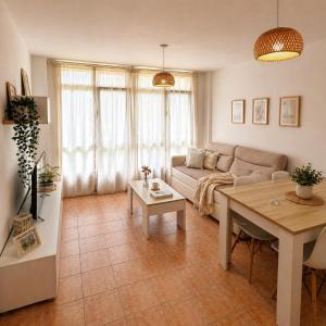 a living room with a couch and a table at Alojamiento Ultreia - Estorde in Cee