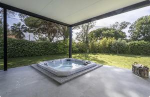 a hot tub sitting on top of a patio at Villa bord de mer piscine, jacuzzi in Hyères