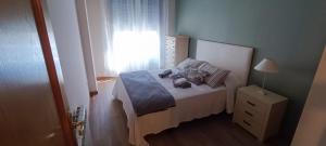 a bedroom with a bed and a window at Calle Maceiras, 1 - 1B in Combarro