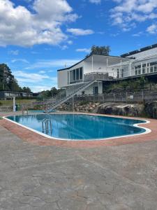 an empty swimming pool in front of a building at Lägenhet i Strömstad in Strömstad