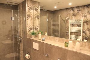 a bathroom with a shower and a mirror at Bernstein Suite & Breakfast Apartment 05 in Büsum +23 photos