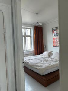 a bedroom with a bed and a window at Bright apartment in central Copenhagen in Copenhagen