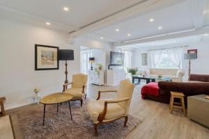 a living room with a couch and a table and chairs at Lovely Villa - By Y Concept in Setúbal