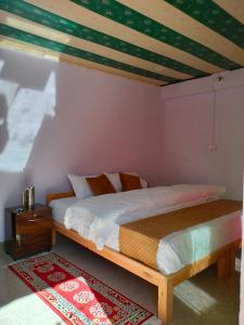 a bedroom with a bed in a room at Rautelahomestay in Harsil