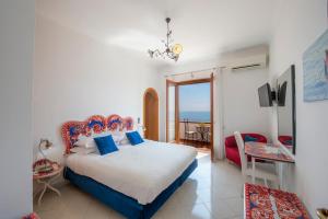 a bedroom with a bed and a view of the ocean at Il Giardino Dei Limoni in Praiano
