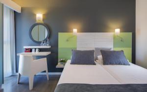 Postel nebo postele na pokoji v ubytování Prima City Hotel