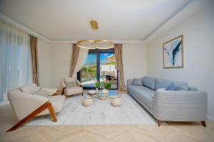 a living room with a couch and a table at Boutique Villa Levante in Blizikuće