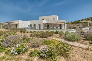 a house with a garden in front of it at Villa Ariadni Paros in Isterni