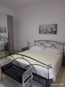 a bedroom with a bed with a metal frame at Casa Manzoni 45 in Scandicci