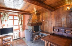 a living room with a fireplace and a television at Amazing Apartment In Cogne in Cogne