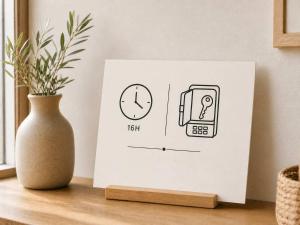 a drawing of a clock and a socket on a table at Èrsextius, MJD, Aix-en-Provence in Aix-en-Provence