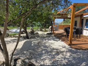 a backyard with a wooden pergola and a table and chairs at Kellaki Village House in Kellaki