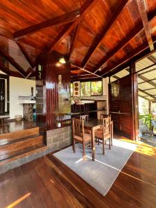 a dining room with a table and chairs at Hotel El Jardin in Montezuma