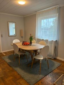 a dining room with a wooden table and chairs at Risskov sommerhus in Risskov