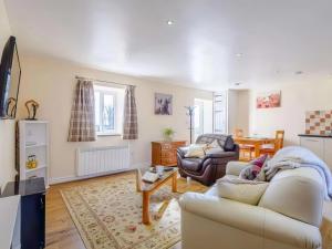 a living room with a couch and a table at Cut Lloi in Llanfair Caereinion