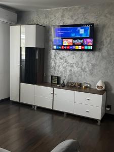 a living room with a tv on a wall at Apartament CC in Drobeta-Turnu Severin